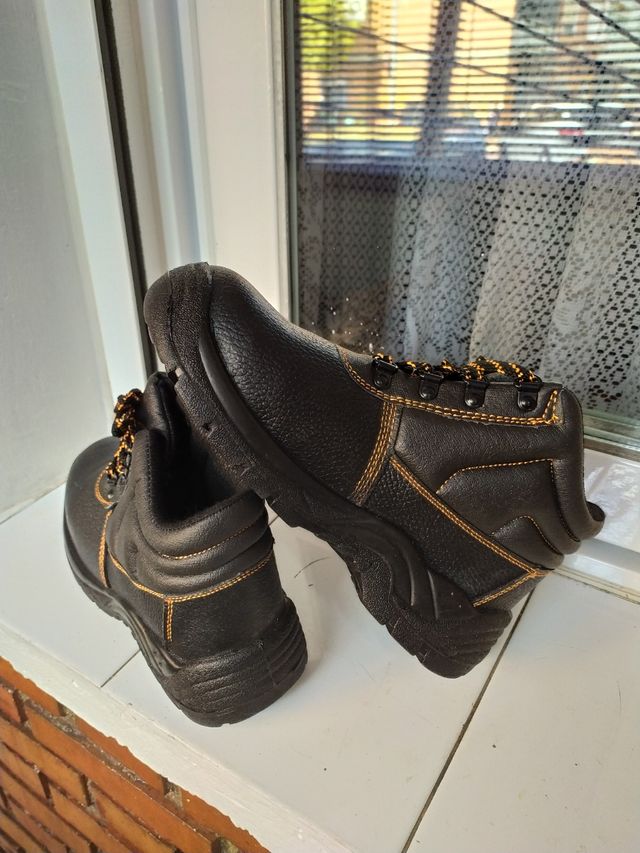 Botas  de trabajo.