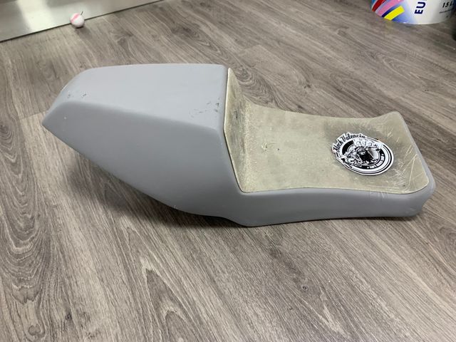 Colín bmw k75 café racer monoplaza