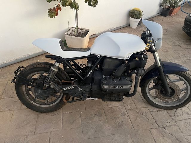 Colín bmw k75 café racer monoplaza