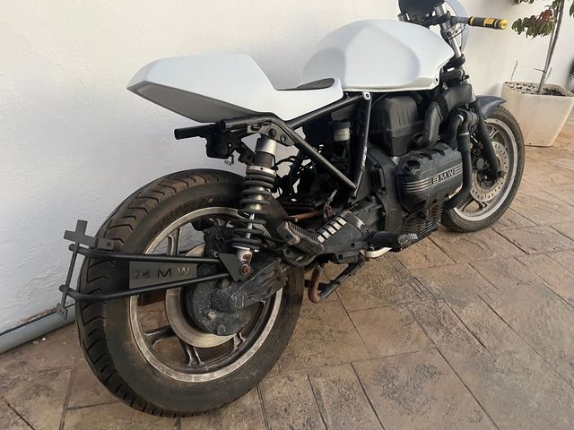 Colín bmw k75 café racer monoplaza