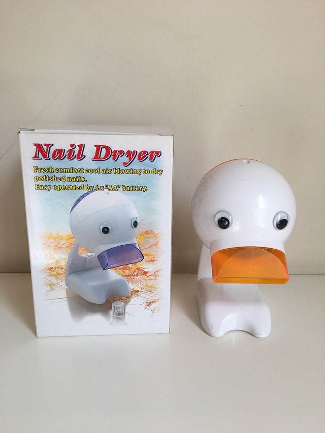 Secador de uñas con forma de pato