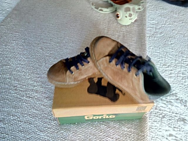 Zapato piel niño talla 28. Usado