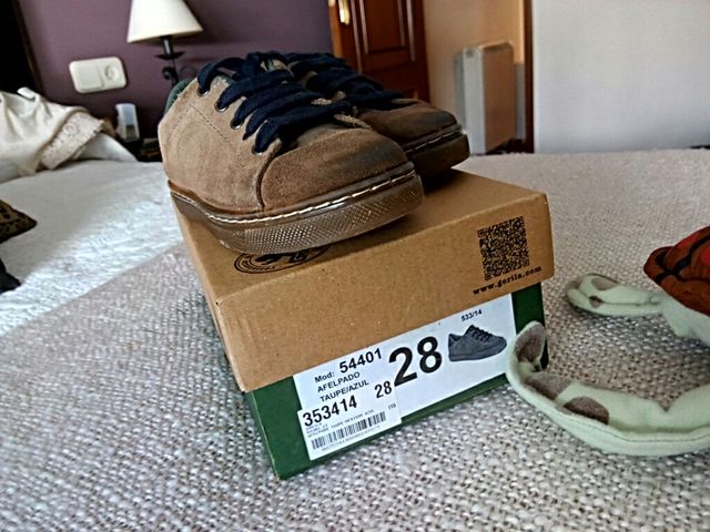 Zapato piel niño talla 28. Usado