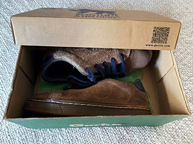 Zapato piel niño talla 28. Usado