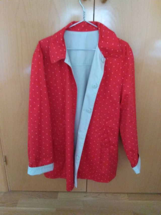 Vendo gabardina mujer talla L reversible