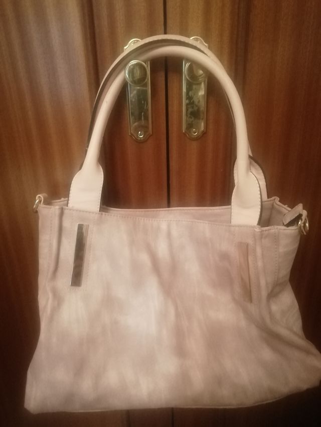 Bolso mediano, precio negociable.