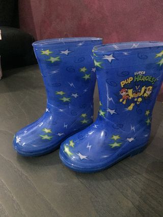 Botas de agua niño. Talla 21. de segunda mano por 5 EUR en Madrid en  WALLAPOP