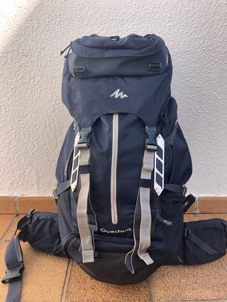 Mochila Quechua de montaña de segunda mano por 80 EUR en Ciudad Real en  WALLAPOP