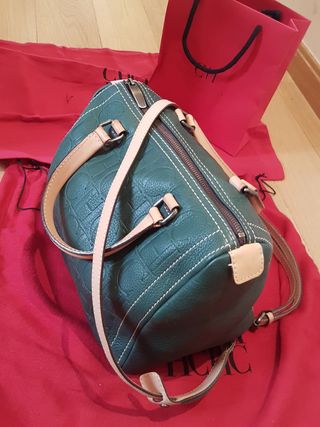Bolso Andy 7 verde oscuro Carolina Herrera de segunda mano por 360 EUR en  Barcelona en WALLAPOP