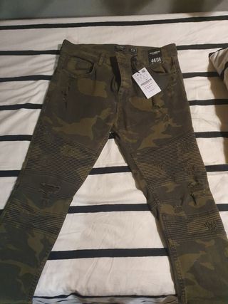 Pantalón militar pull and bear de segunda mano por 8 EUR en Alicante en  WALLAPOP