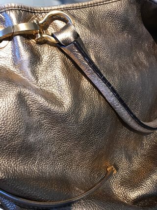 Bolso Tous de piel dorado de segunda mano por 30 EUR en Manresa en WALLAPOP
