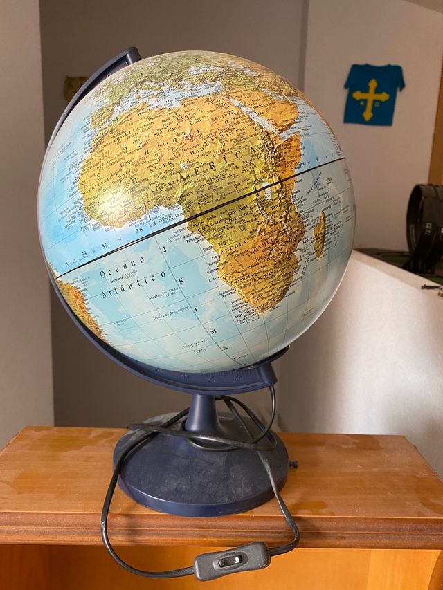 globo terráqueo con luz