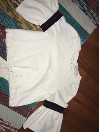 Blusa Zara blanca de segunda mano en Palencia en WALLAPOP Blusa con escote barco blanca Zara de segunda mano por 15
