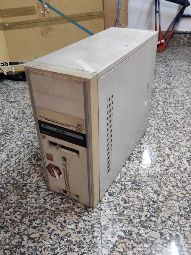 Caja pc gabinete de segunda mano por 2 € en Pontevedra en WALLAPOP