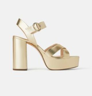 Zara Sandalia tacón ancho plataforma de segunda mano por 23 EUR en Valencia  en WALLAPOP
