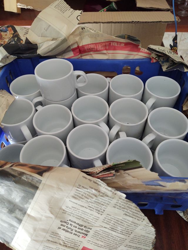 Vajilla bar ( copas, jarras, tazas, servilleteros)