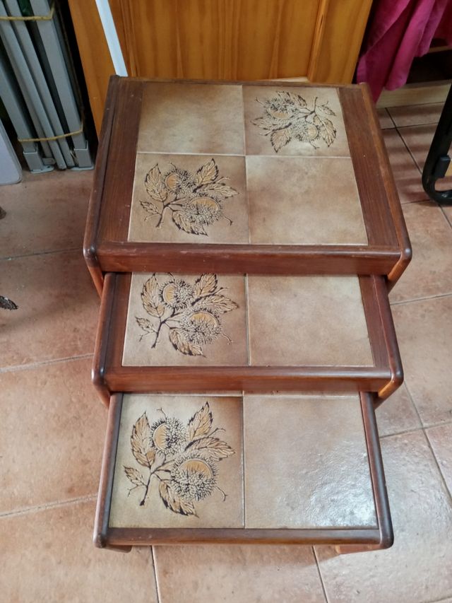 juego de. tres mesitas .