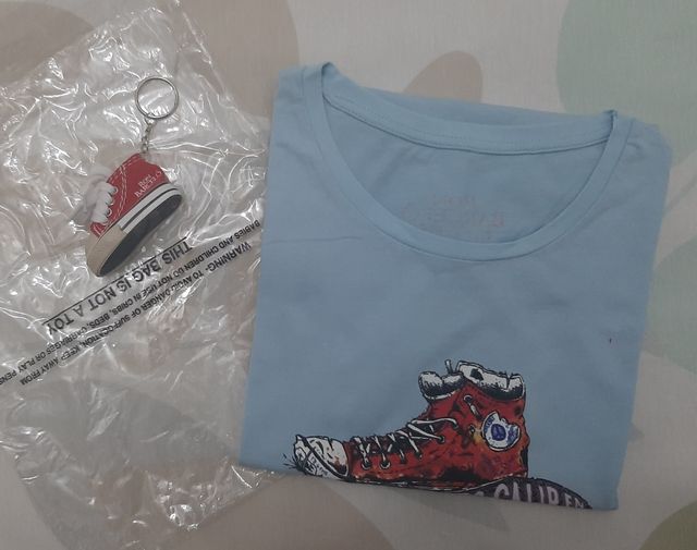 Camiseta Chica Ron Barceló. Regalo llavero.