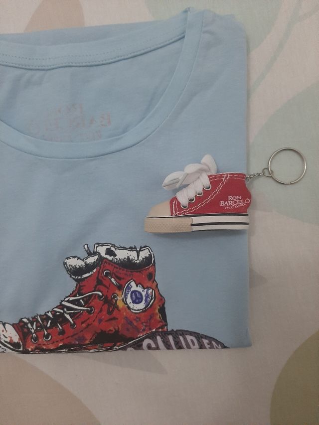 Camiseta Chica Ron Barceló. Regalo llavero.