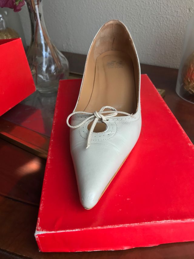 Zapato de piel  mujer de tacón bajito