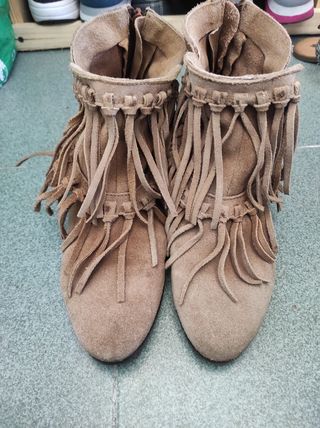 Botines de flecos marrón Mustang de segunda mano por 15 EUR en Barbate en  WALLAPOP