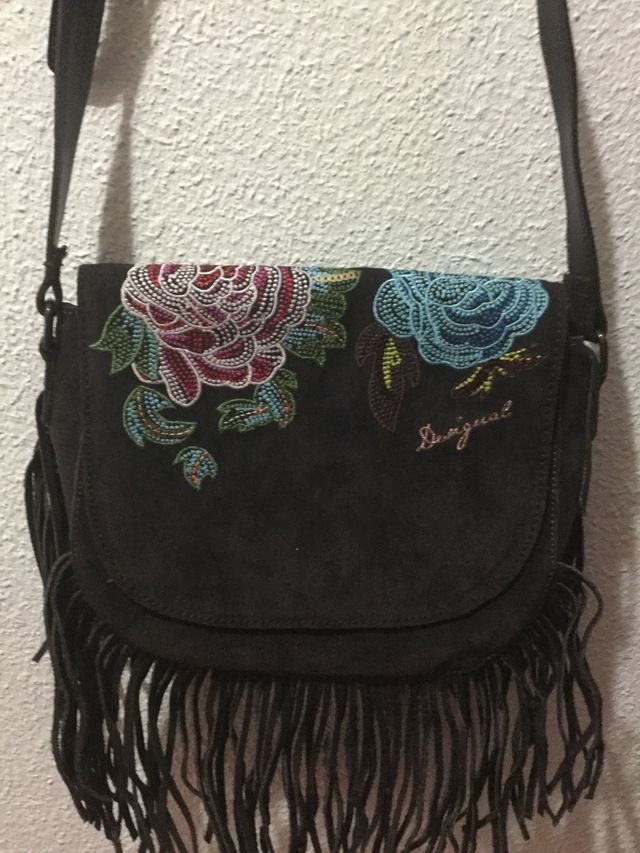 Bandolera ante desigual