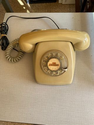 Teléfono antiguo de rueda en WALLAPOP