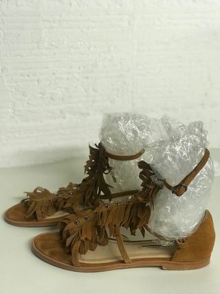 SANDALIAS PLANAS ROMANAS ZARA T. 38