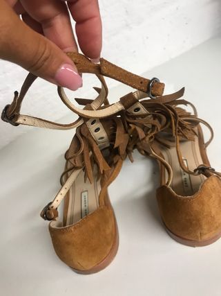 SANDALIAS PLANAS ROMANAS ZARA T. 38