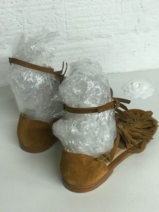 SANDALIAS PLANAS ROMANAS ZARA T. 38