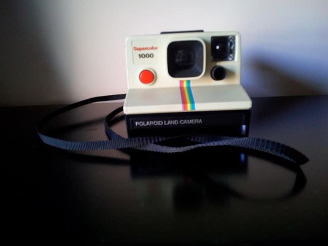 CÁMARA POLAROID