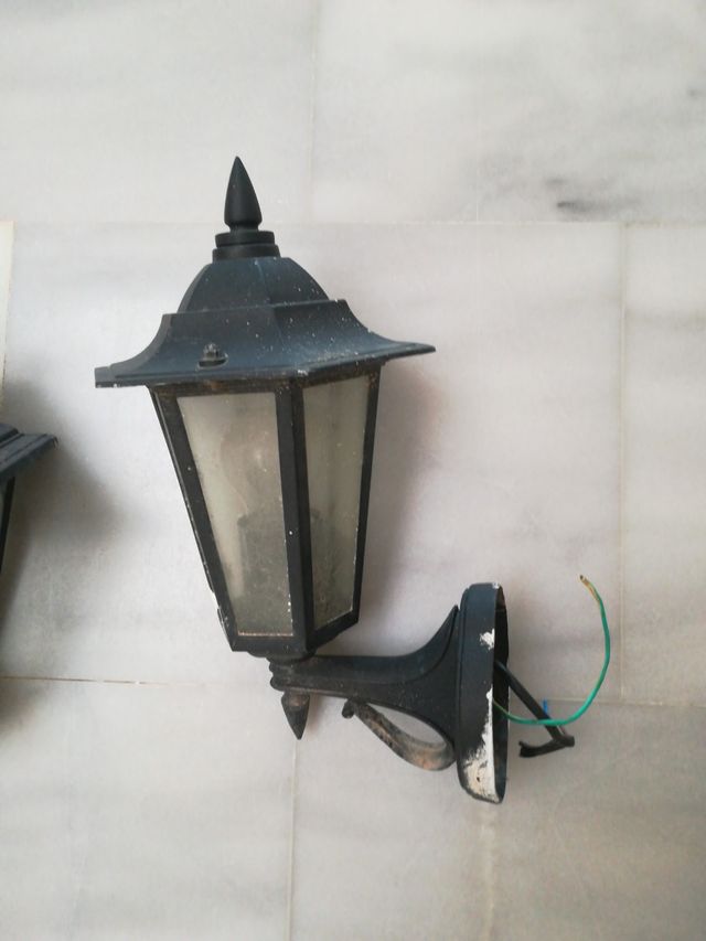 linterna exterior , hay 6