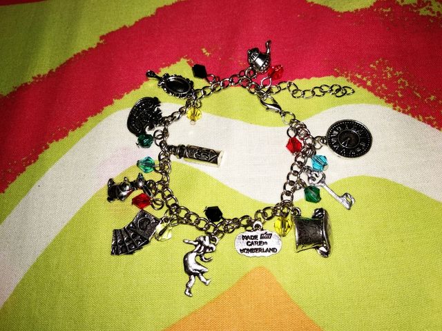 pulsera alicia en el país de las maravillas