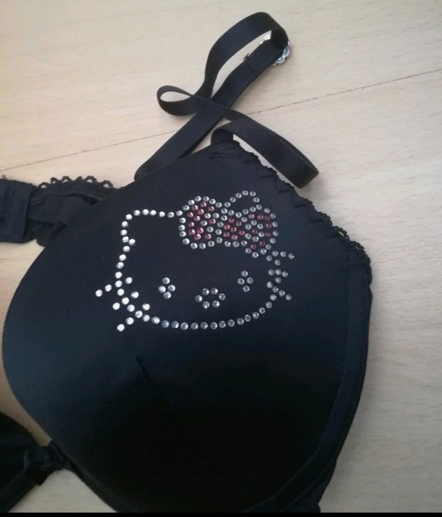 Sujetador hello kitty,talla 90B de oysho