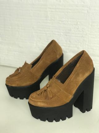 ZAPATO PLATAFORMA UN PASO MÁS T.38 NUEVOS