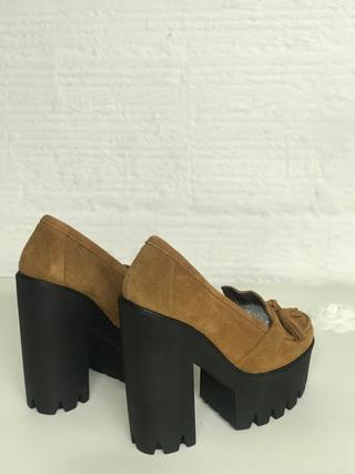 ZAPATO PLATAFORMA UN PASO MÁS T.38 NUEVOS