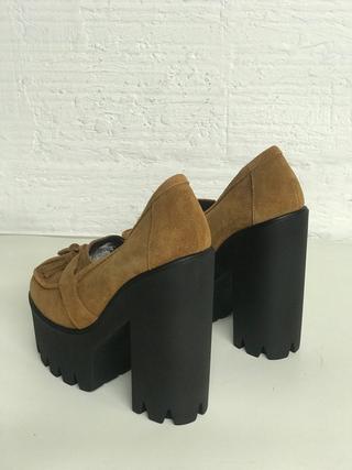 ZAPATO PLATAFORMA UN PASO MÁS T.38 NUEVOS
