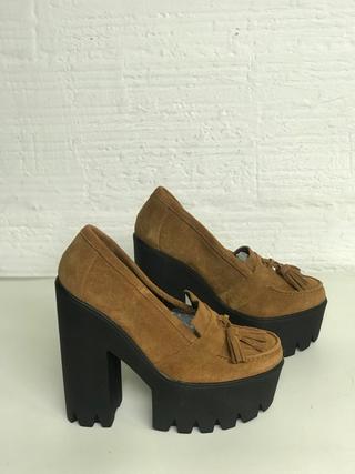 ZAPATO PLATAFORMA UN PASO MÁS T.38 NUEVOS