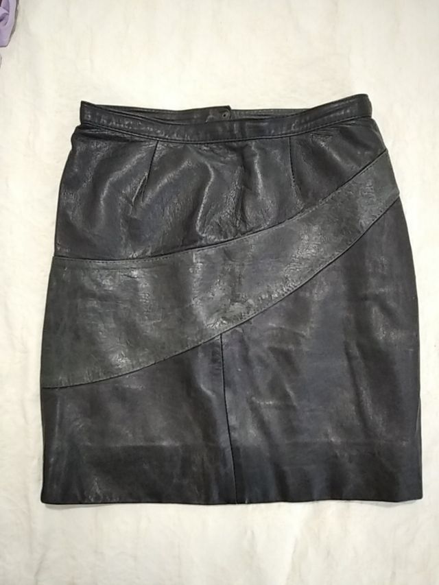 Falda piel.Martinebron y falda Viriato.