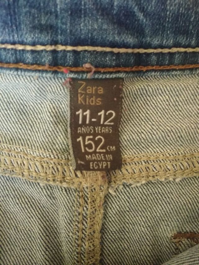 Falda vaquera de niña, de Zara