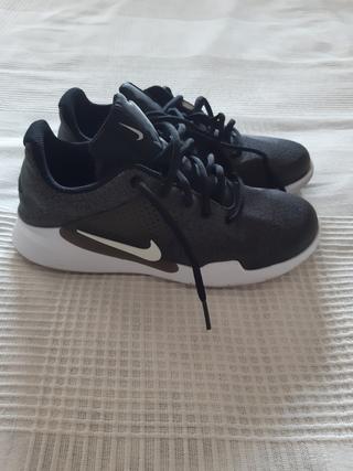 Zapatillas nike talla 39 de segunda mano por 20 EUR en Colmenar Viejo en  WALLAPOP