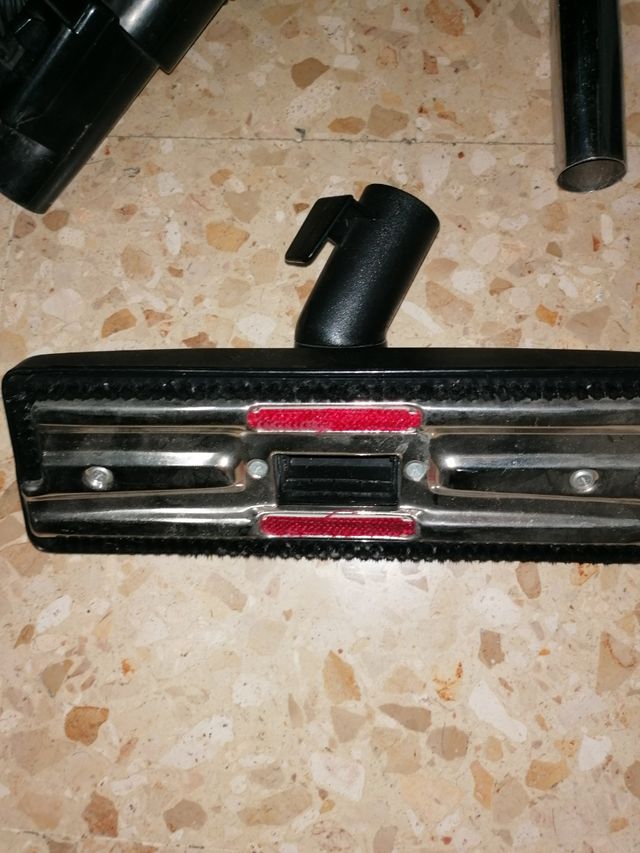 aspiradora LG con todos sus accesorios