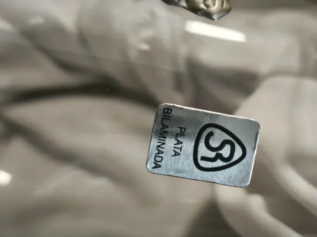 Cofre con dos copas de cristal