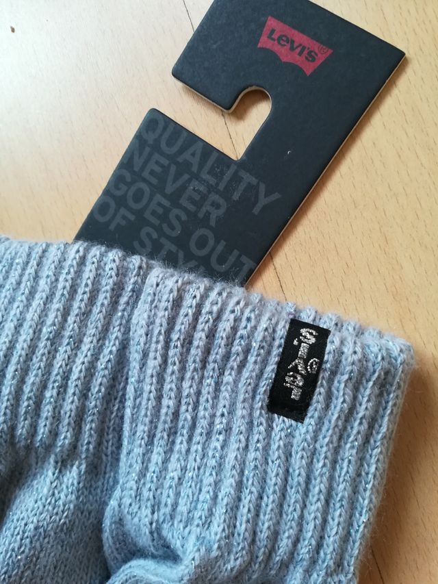 Guantes levi's crises ,chica con algún reflejo