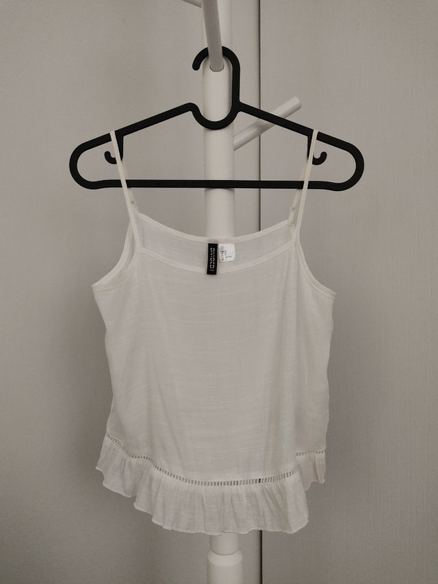 H&M. Camiseta corta de tirantes para mujer