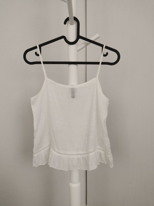 H&M. Camiseta corta de tirantes para mujer