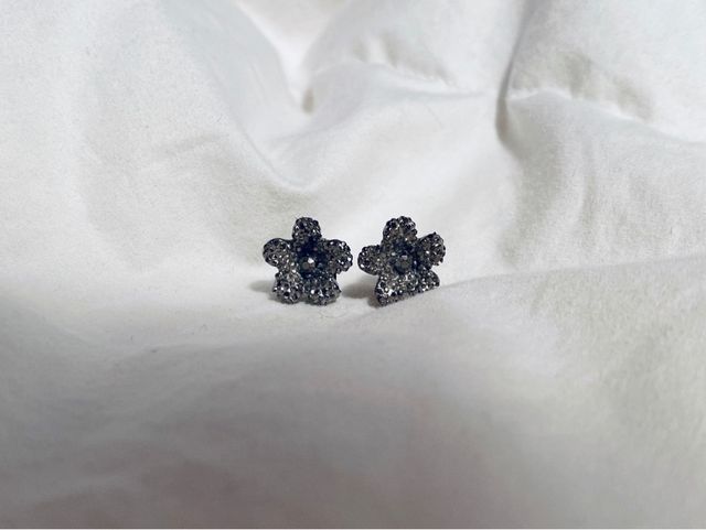 Pendientes brillantes flor