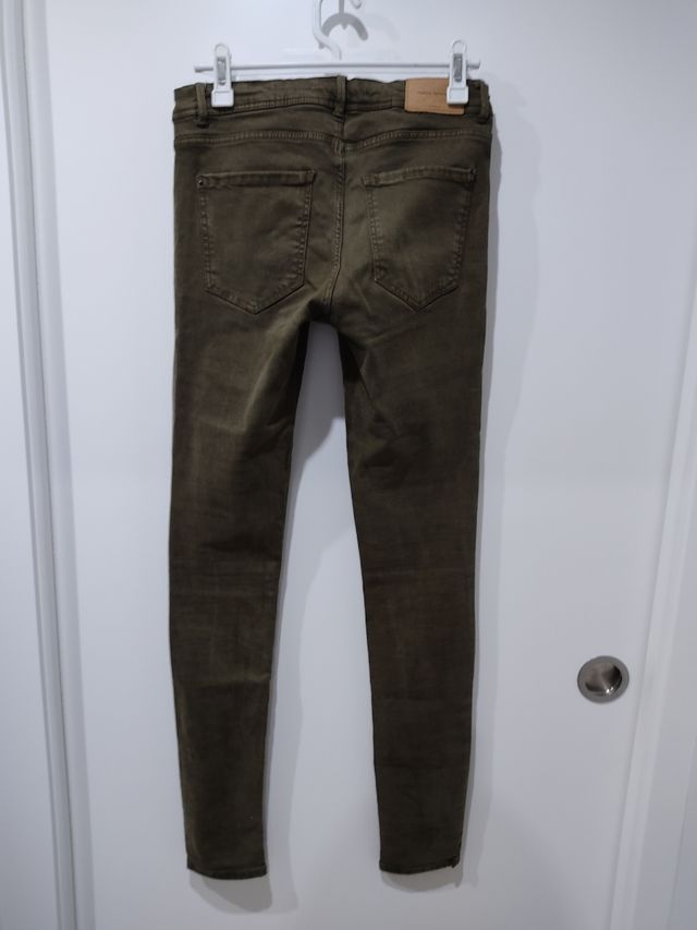 Zara. Pantalón de mujer caqui COMO NUEVO