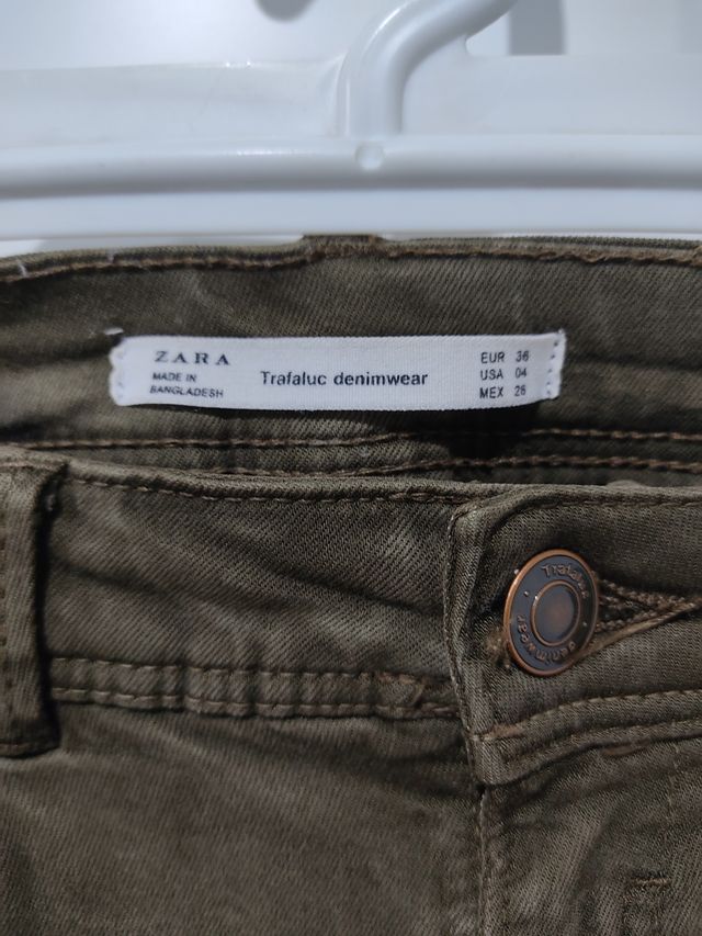 Zara. Pantalón de mujer caqui COMO NUEVO