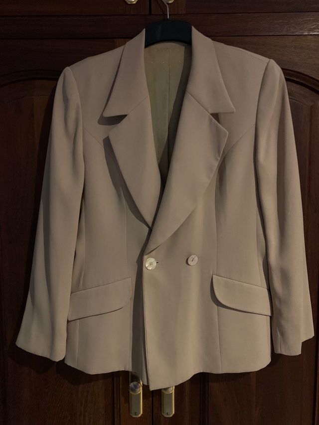 Chaqueta mujer color beige, estilo vintage